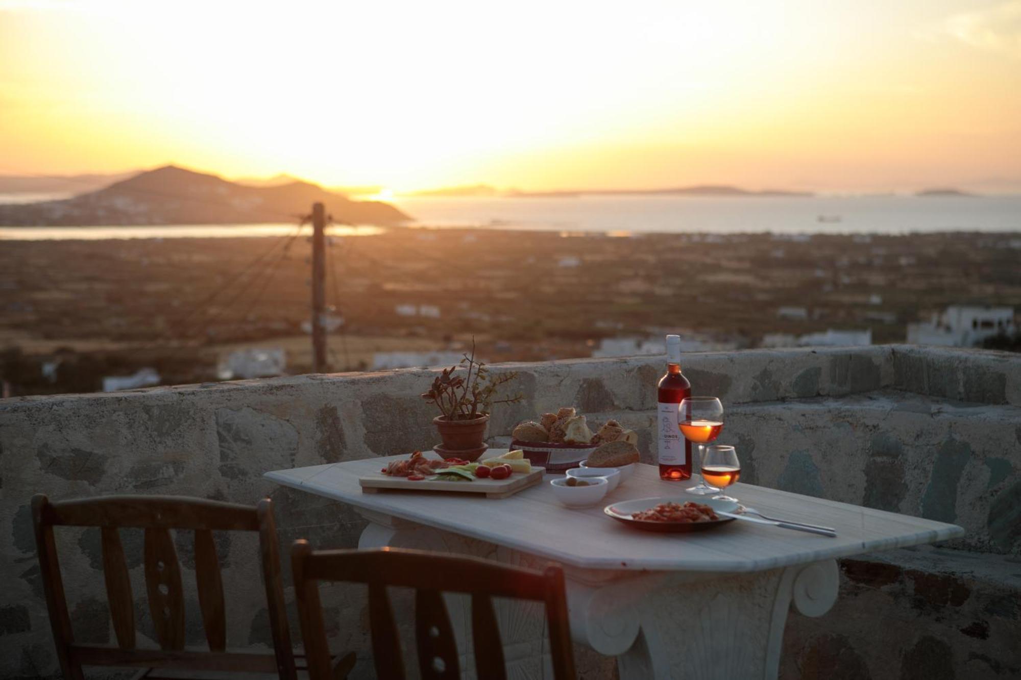 Themed House "Castle Halaros" View 17Th Century Villa Glinado Naxos Exterior foto