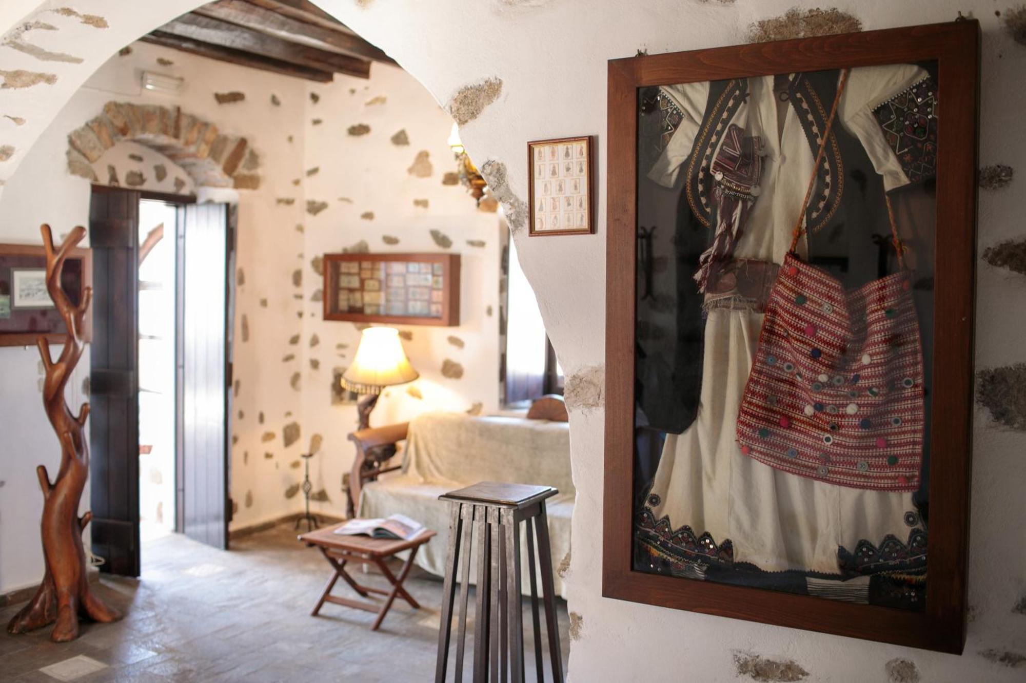 Themed House "Castle Halaros" View 17Th Century Villa Glinado Naxos Exterior foto