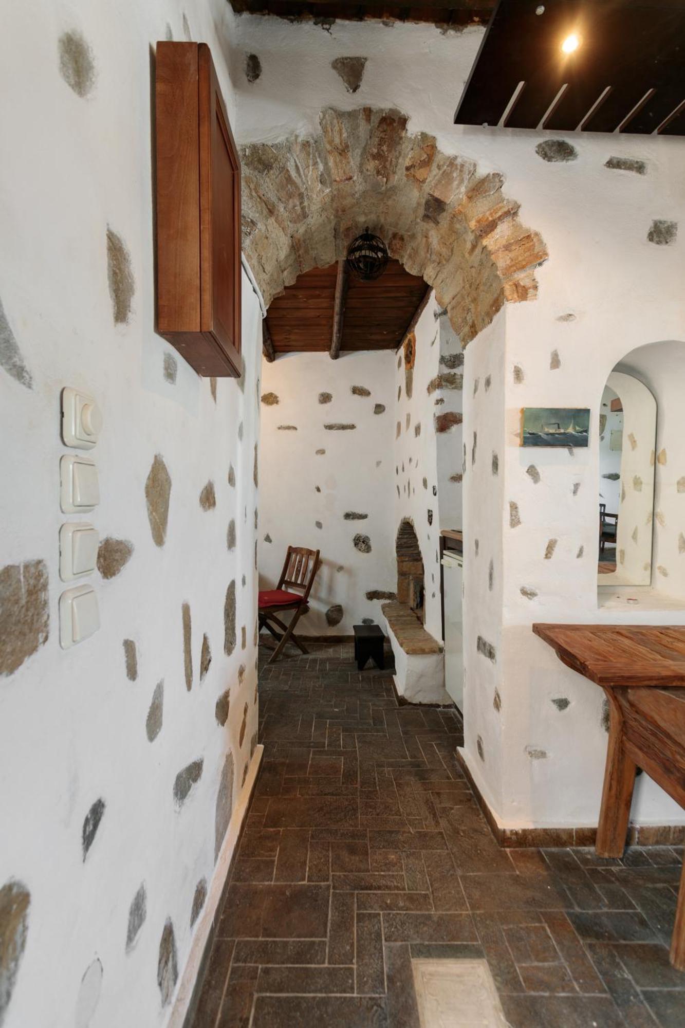 Themed House "Castle Halaros" View 17Th Century Villa Glinado Naxos Exterior foto