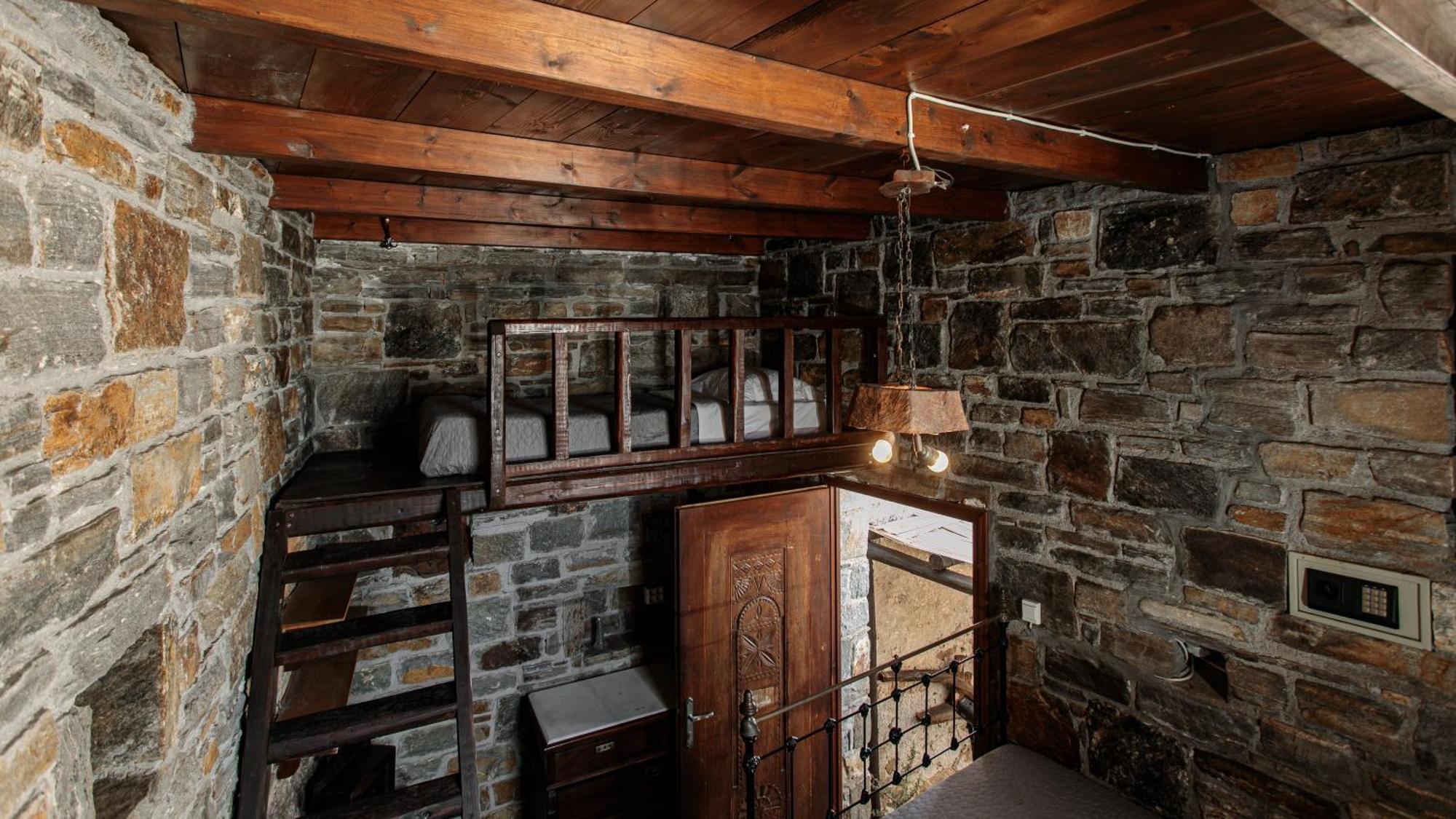 Themed House "Castle Halaros" View 17Th Century Villa Glinado Naxos Exterior foto