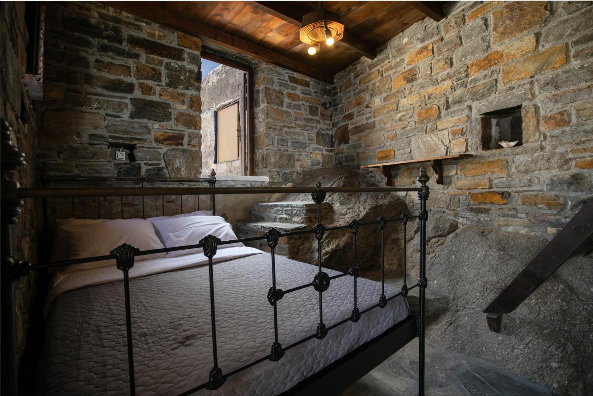 Themed House "Castle Halaros" View 17Th Century Villa Glinado Naxos Exterior foto