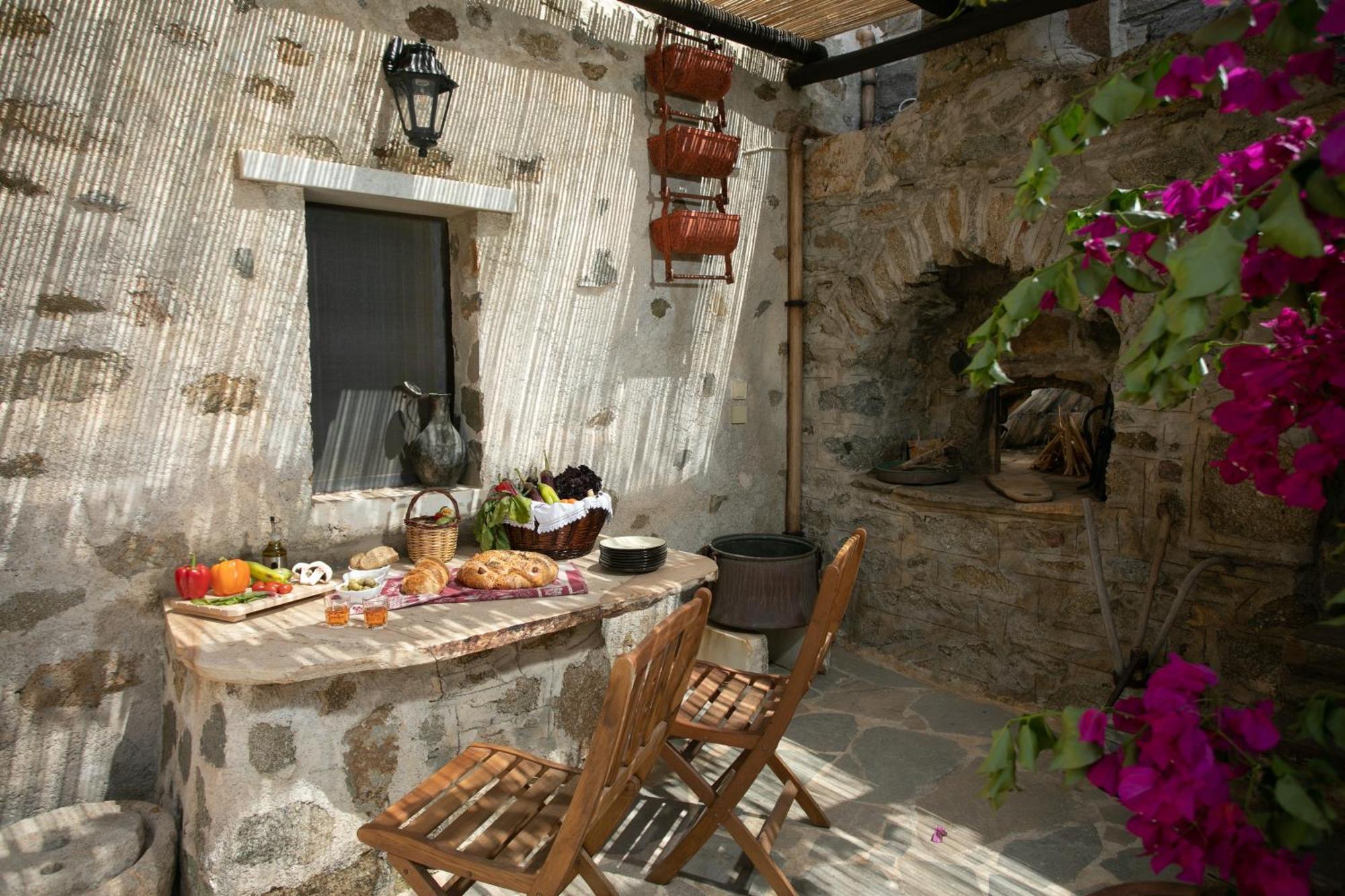 Themed House "Castle Halaros" View 17Th Century Villa Glinado Naxos Exterior foto